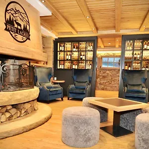 Petit Lacreu Hotel Salardu