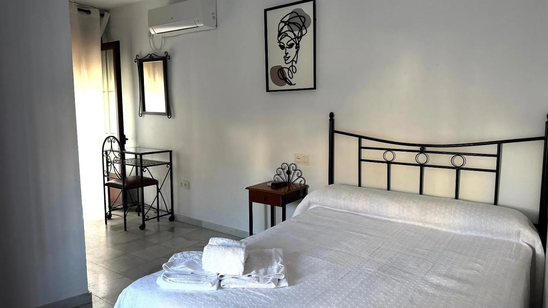 Hostal Almanzor Cordoba Guest house