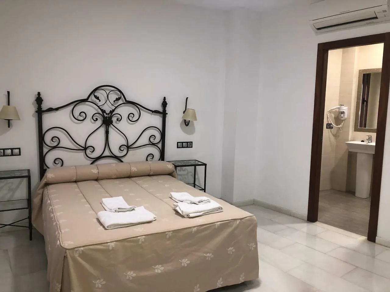 Hostal Almanzor Cordoba 0*,  Spain